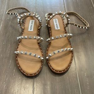 Steve Madden Transport spiked strappy tan beige beachy vacation sandals size 6